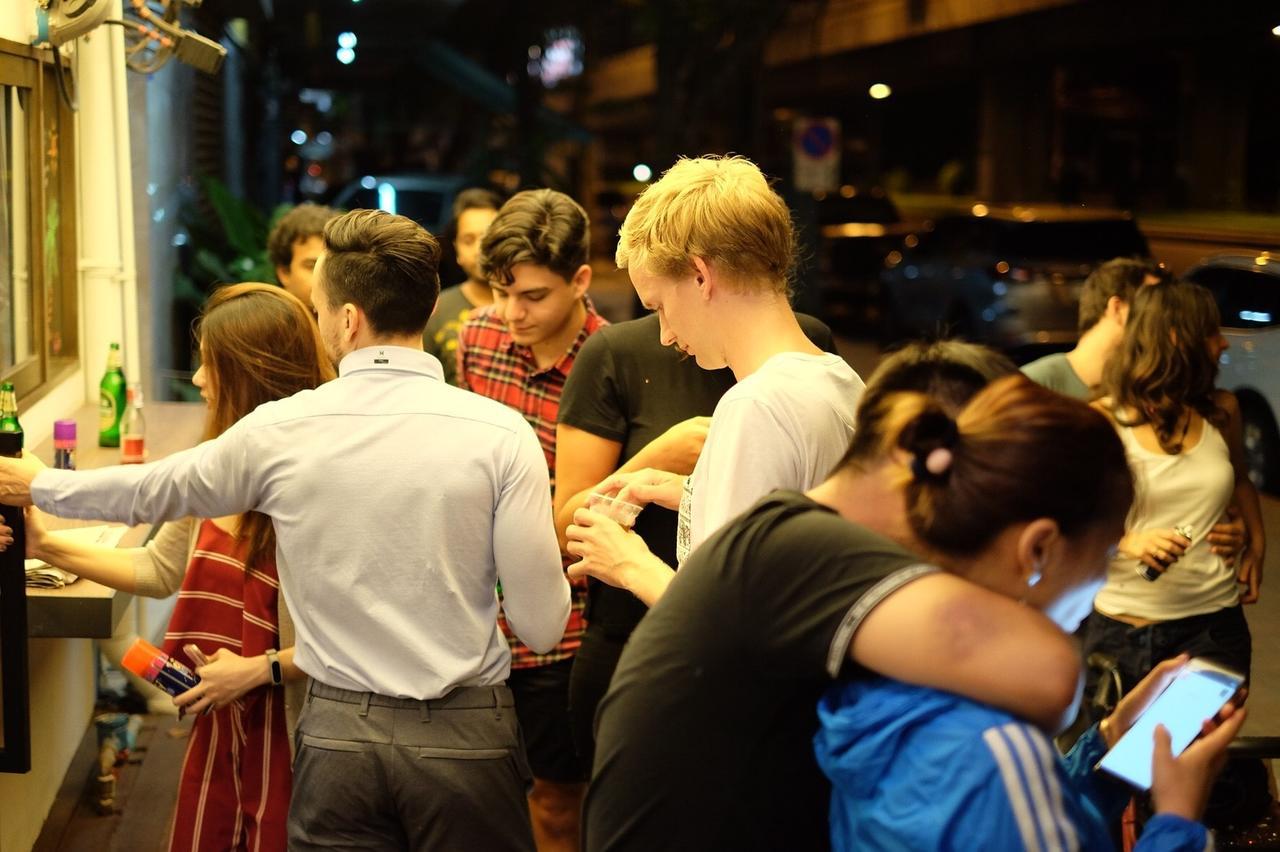 Yaks House Hostel Bangkok Exterior photo